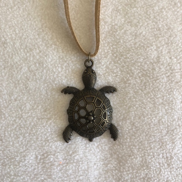 Turtle, leather cord necklace - Picture 1 of 3